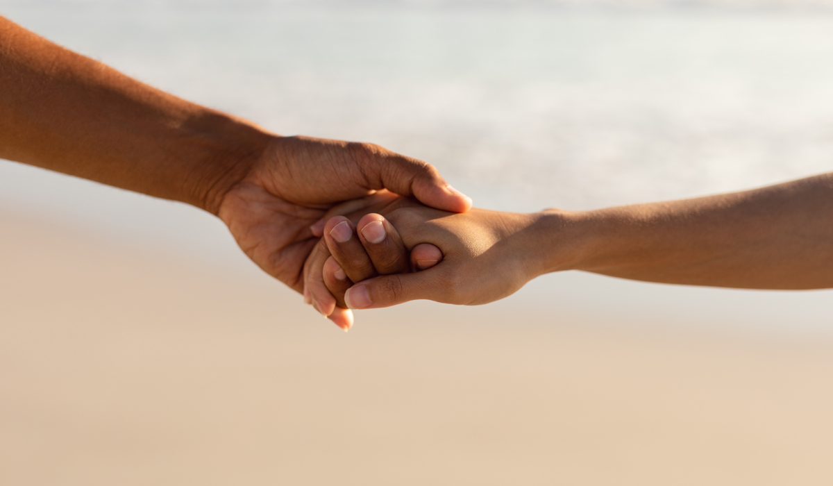 Brightly-Biomarkers-couple-holding-hands-each-other-beach
